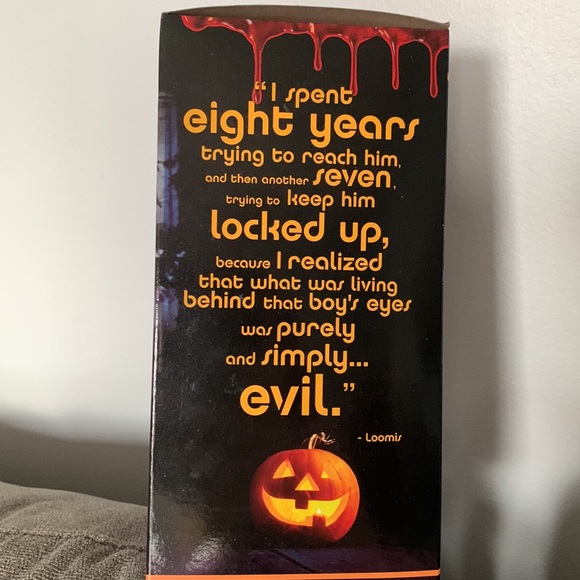 John Carpenter’s Halloween - Young Michael Myers bobble head - Hot Topic - Picture 3 of 5